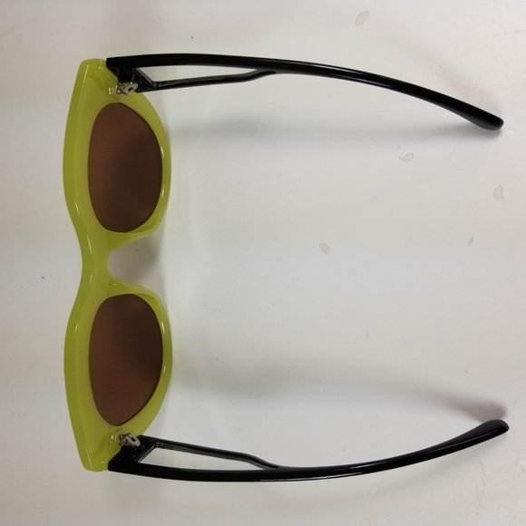 Rounded cat eye sunglasses with clear window detail on the arms - Picture 4 of 5